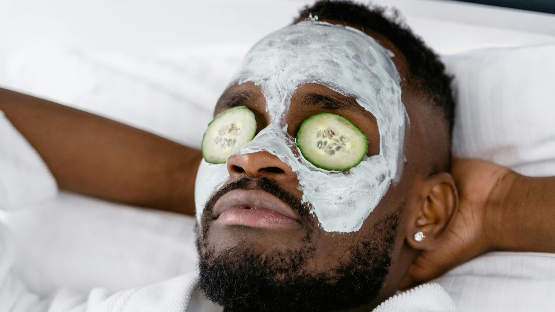 Which Moisturizers Should Men Looking to Age Gracefully Use?